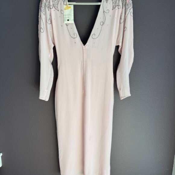 Soft pale pink chiffon dress with beads and sequins - Picture 3 of 8